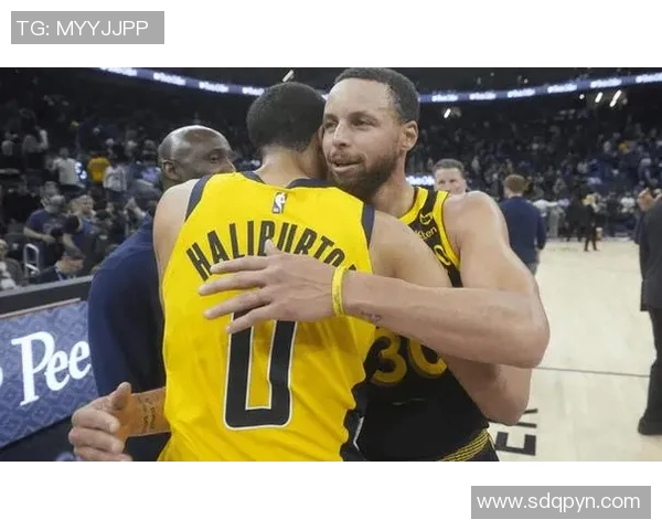 勇士与步行者激战正酣新浪体育全程直播精彩瞬间回顾